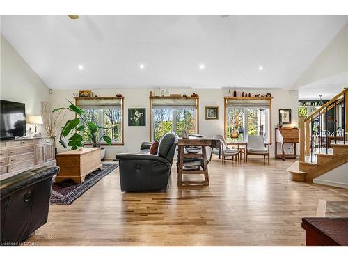 103 Powerline Road, Brantford, ON - Indoor Photo Showing Living Room
