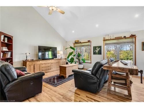 103 Powerline Road, Brantford, ON - Indoor Photo Showing Living Room