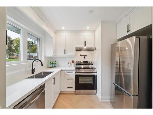 1391 Mountain Grove Avenue, Burlington, ON - Indoor Photo Showing Kitchen With Stainless Steel Kitchen With Double Sink With Upgraded Kitchen