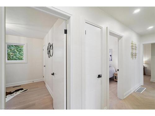 1391 Mountain Grove Avenue, Burlington, ON - Indoor Photo Showing Other Room