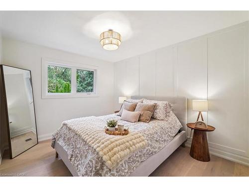 1391 Mountain Grove Avenue, Burlington, ON - Indoor Photo Showing Bedroom