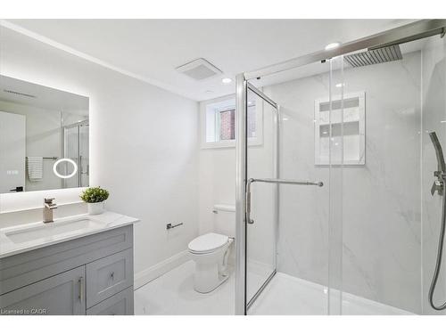 1391 Mountain Grove Avenue, Burlington, ON - Indoor Photo Showing Bathroom