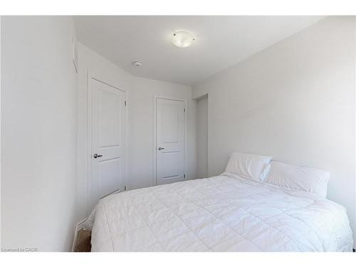 2 Reid Avenue North Avenue, Hamilton, ON - Indoor Photo Showing Bedroom