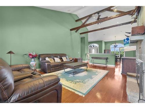 1945 Abingdon Road, West Lincoln, ON - Indoor Photo Showing Living Room