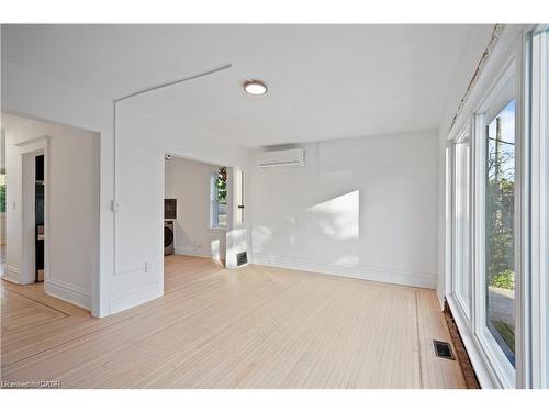 2-30 Jones Street, Hamilton, ON - Indoor Photo Showing Other Room