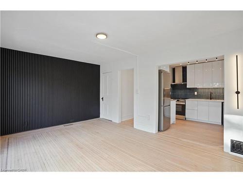 2-30 Jones Street, Hamilton, ON - Indoor Photo Showing Kitchen