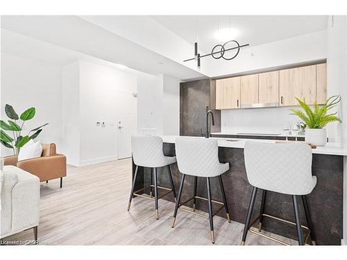 402-2 Dundas Street W, Belleville, ON - Indoor Photo Showing Other Room