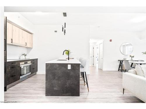 402-2 Dundas Street W, Belleville, ON - Indoor