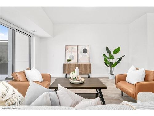 402-2 Dundas Street W, Belleville, ON - Indoor Photo Showing Living Room