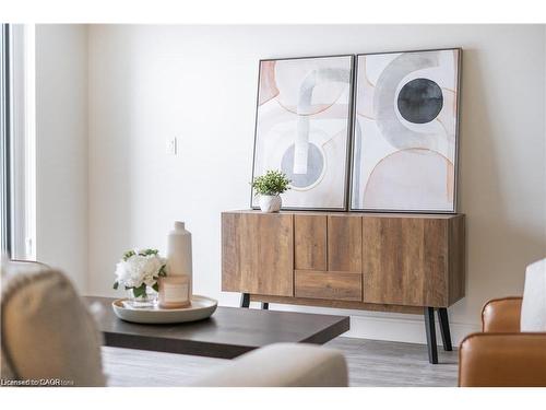 402-2 Dundas Street W, Belleville, ON - Indoor