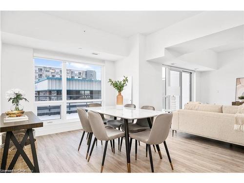 402-2 Dundas Street W, Belleville, ON - Indoor