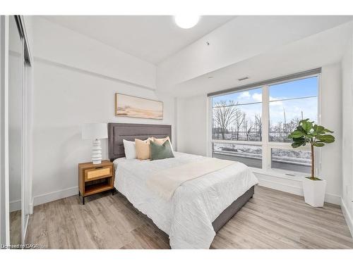 402-2 Dundas Street W, Belleville, ON - Indoor Photo Showing Bedroom