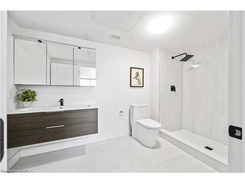 402-2 Dundas Street W, Belleville, ON - Indoor Photo Showing Bathroom