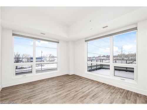 402-2 Dundas Street W, Belleville, ON - Indoor