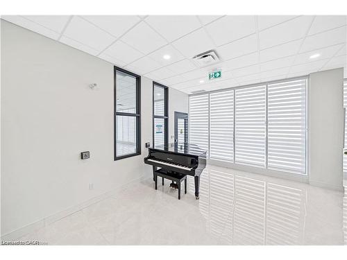 402-2 Dundas Street W, Belleville, ON - Indoor Photo Showing Other Room