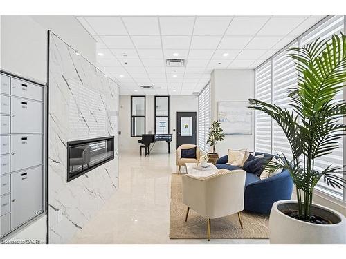 402-2 Dundas Street W, Belleville, ON - Indoor