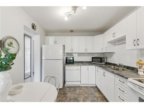 6-3500 Glen Erin Drive, Mississauga, ON - Indoor Photo Showing Kitchen With Double Sink