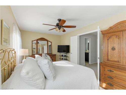 6-3500 Glen Erin Drive, Mississauga, ON - Indoor Photo Showing Bedroom