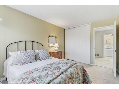 6-3500 Glen Erin Drive, Mississauga, ON - Indoor Photo Showing Bedroom