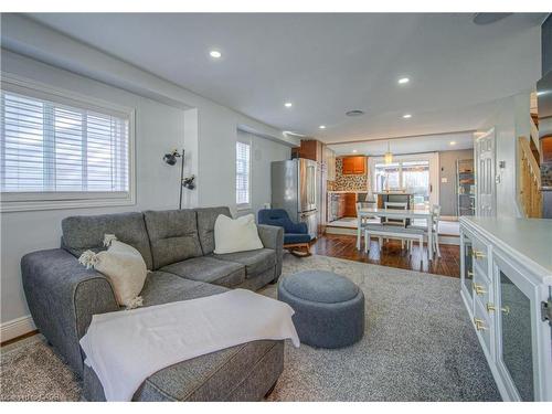 12 Jones Street, Stoney Creek, ON - Indoor Photo Showing Living Room