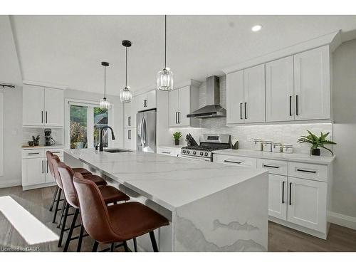 166 Westvale Drive, Waterloo, ON - Indoor Photo Showing Kitchen With Upgraded Kitchen