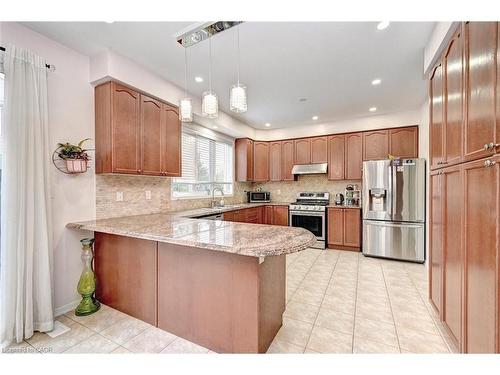 59 Apple Drive, Cambridge, ON - Indoor Photo Showing Kitchen With Upgraded Kitchen