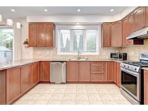 59 Apple Drive, Cambridge, ON - Indoor Photo Showing Kitchen With Upgraded Kitchen