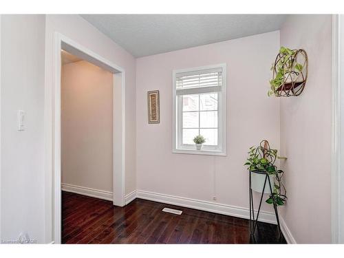 59 Apple Drive, Cambridge, ON - Indoor Photo Showing Other Room
