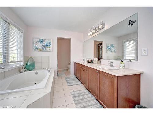 59 Apple Drive, Cambridge, ON - Indoor Photo Showing Bathroom