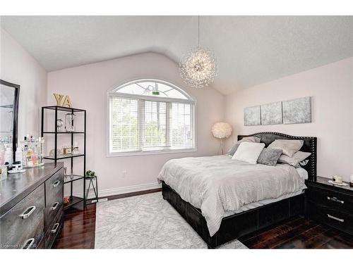 59 Apple Drive, Cambridge, ON - Indoor Photo Showing Bedroom