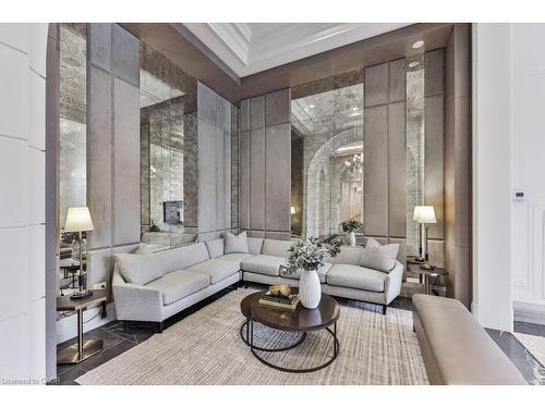 212-300 Randall Street, Oakville, ON - Indoor Photo Showing Other Room