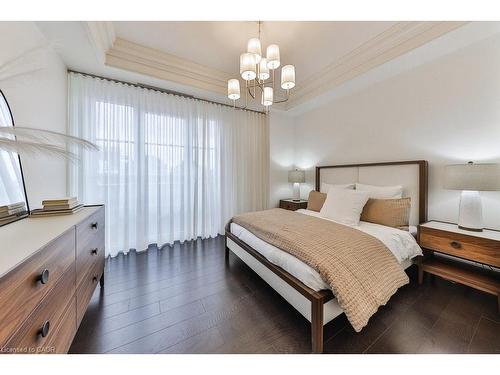 212-300 Randall Street, Oakville, ON - Indoor Photo Showing Bedroom