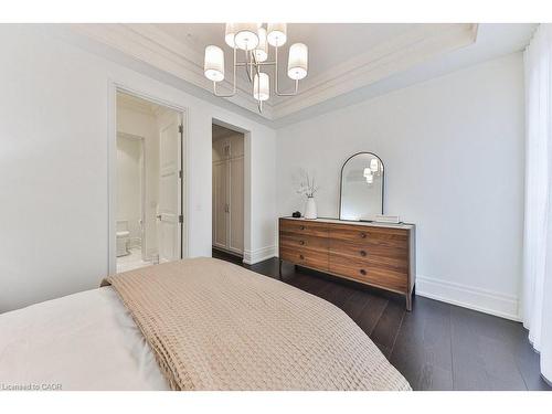 212-300 Randall Street, Oakville, ON - Indoor Photo Showing Bedroom