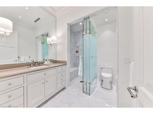 212-300 Randall Street, Oakville, ON - Indoor Photo Showing Bathroom