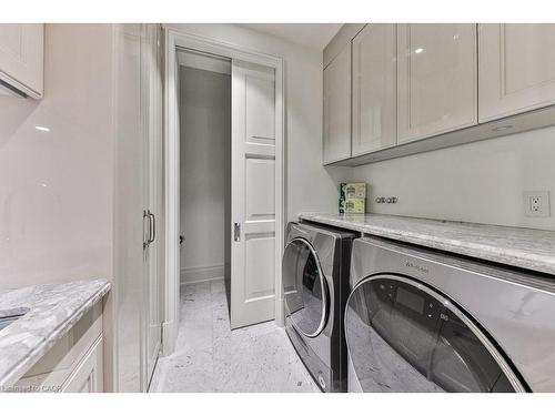 212-300 Randall Street, Oakville, ON - Indoor Photo Showing Laundry Room