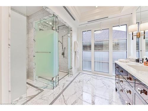 212-300 Randall Street, Oakville, ON - Indoor Photo Showing Bathroom