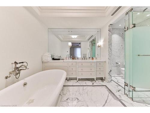 212-300 Randall Street, Oakville, ON - Indoor Photo Showing Bathroom