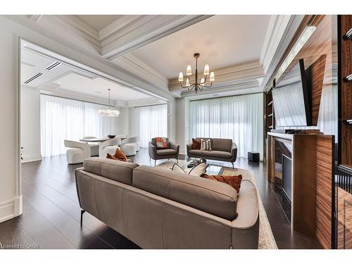 212-300 Randall Street, Oakville, ON - Indoor Photo Showing Other Room