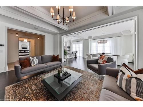 212-300 Randall Street, Oakville, ON - Indoor Photo Showing Living Room
