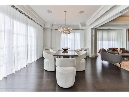 212-300 Randall Street, Oakville, ON - Indoor Photo Showing Living Room