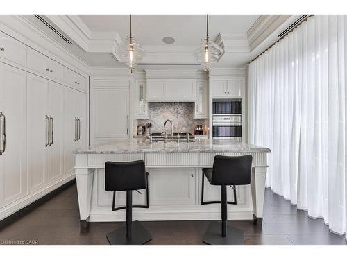 212-300 Randall Street, Oakville, ON - Indoor Photo Showing Kitchen With Upgraded Kitchen