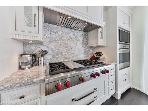 212-300 Randall Street, Oakville, ON - Indoor Photo Showing Kitchen With Upgraded Kitchen
