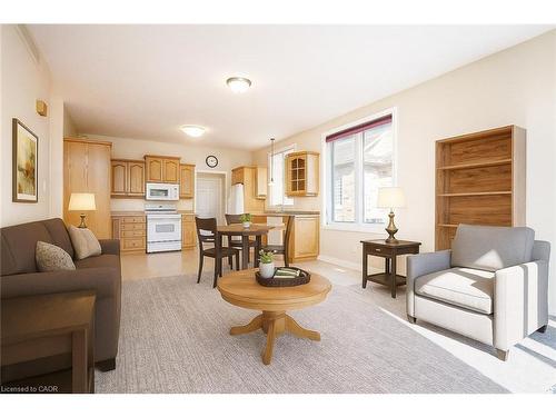 15 Parkview Drive, Wellesley, ON - Indoor Photo Showing Living Room