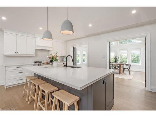 564 Maplehill Drive, Burlington, ON - Indoor Photo Showing Kitchen With Double Sink With Upgraded Kitchen