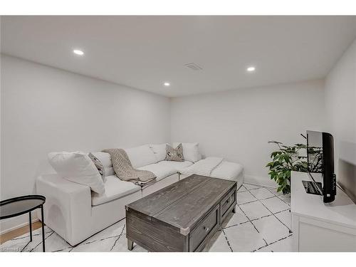 564 Maplehill Drive, Burlington, ON - Indoor