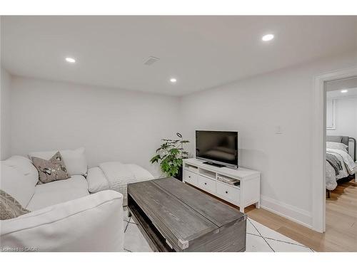 564 Maplehill Drive, Burlington, ON - Indoor