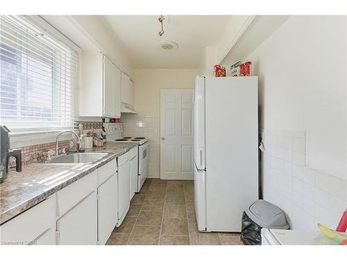67 Lakeside Drive, Grimsby, ON - Indoor Photo Showing Kitchen