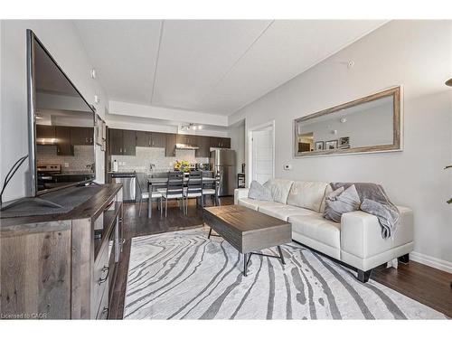 35 Kingsbury Square  Guelph, ON N1L 0J4