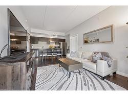 35 Kingsbury Square  Guelph, ON N1L 0J4