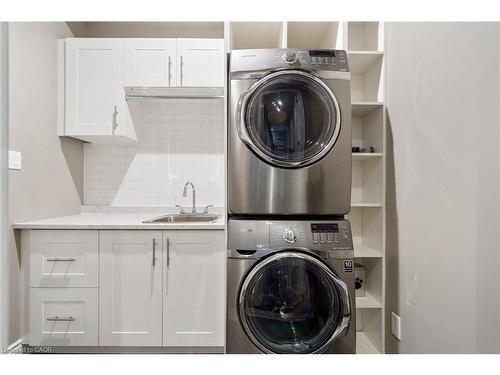 317 Great Lakes Boulevard, Oakville, ON - Indoor Photo Showing Laundry Room
